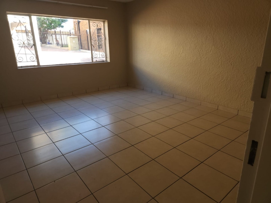 To Let 2 Bedroom Property for Rent in Crown Gardens Gauteng