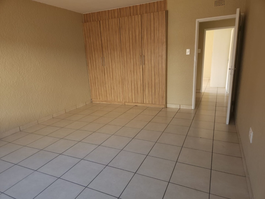 To Let 2 Bedroom Property for Rent in Crown Gardens Gauteng