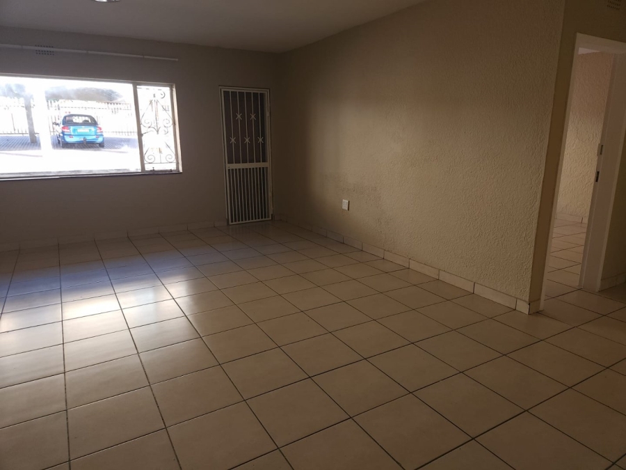 To Let 2 Bedroom Property for Rent in Crown Gardens Gauteng