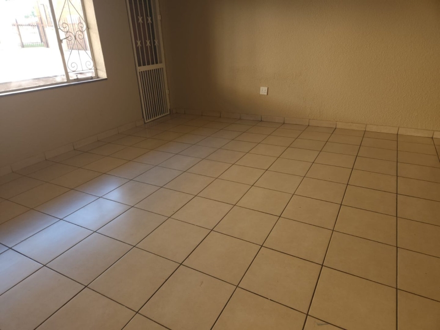 To Let 2 Bedroom Property for Rent in Crown Gardens Gauteng