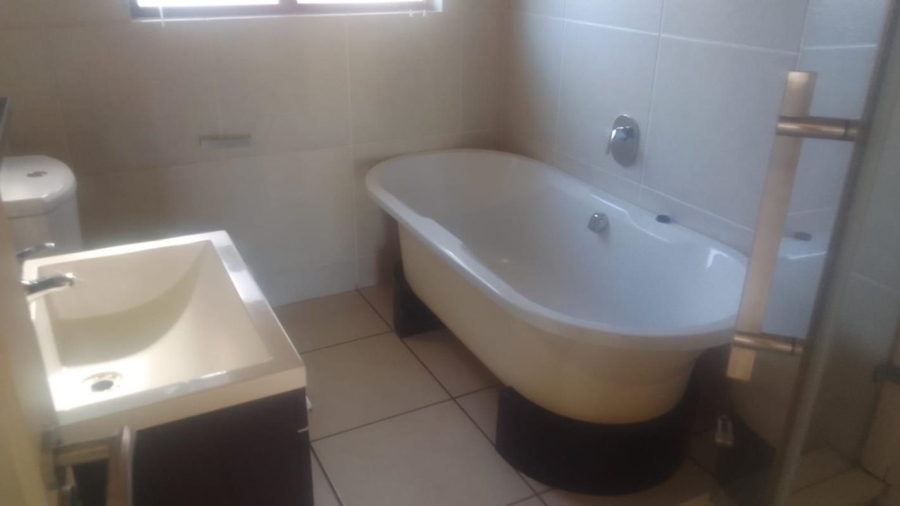 2 Bedroom Property for Sale in Noordwyk Gauteng