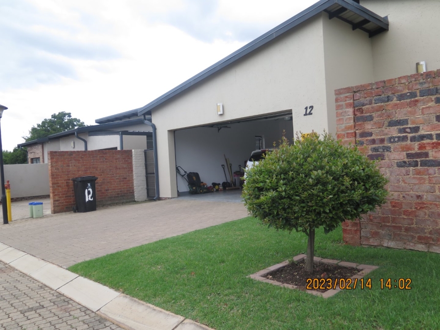 To Let 3 Bedroom Property for Rent in Pomona Gauteng