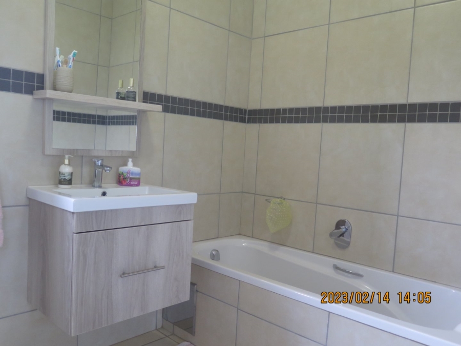 To Let 3 Bedroom Property for Rent in Pomona Gauteng