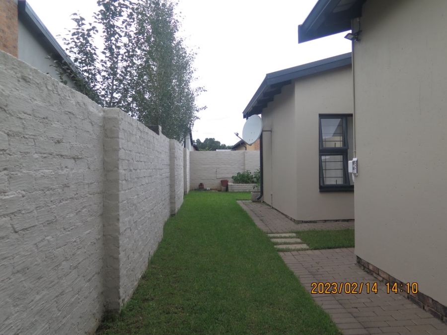 To Let 3 Bedroom Property for Rent in Pomona Gauteng