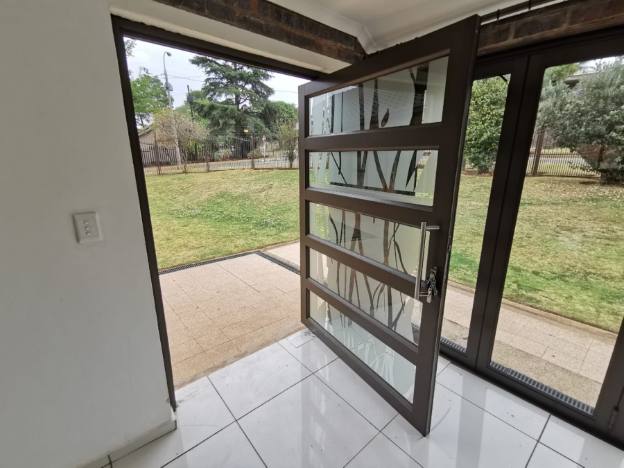 To Let 4 Bedroom Property for Rent in Florida Glen Gauteng