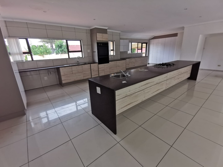 To Let 4 Bedroom Property for Rent in Florida Glen Gauteng