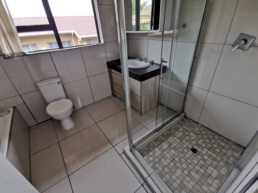 To Let 4 Bedroom Property for Rent in Florida Glen Gauteng