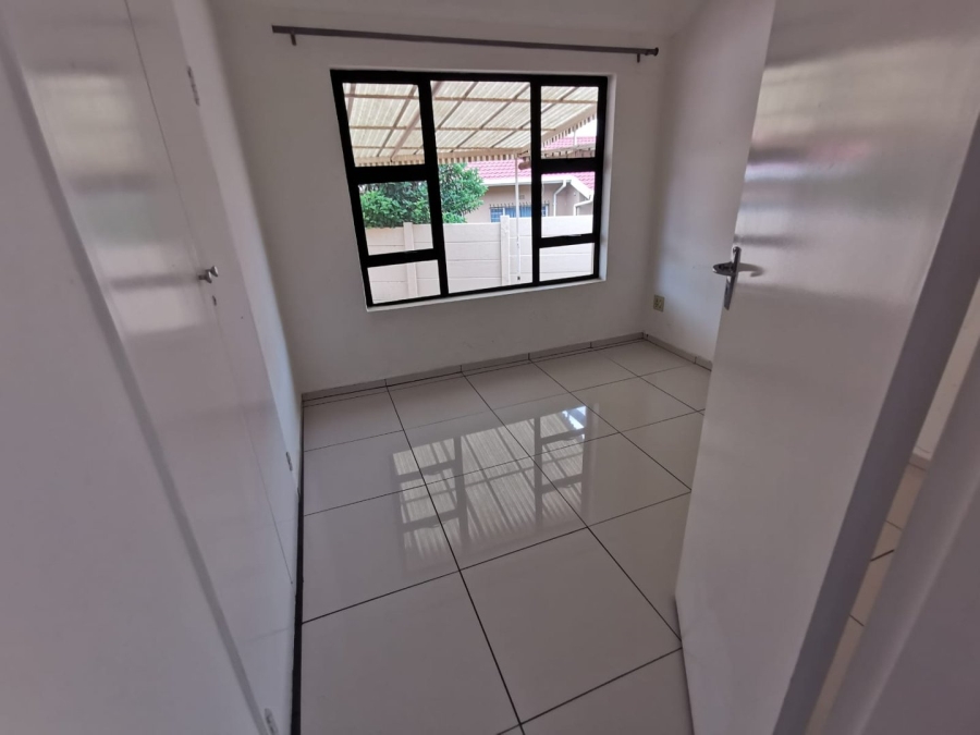 To Let 4 Bedroom Property for Rent in Florida Glen Gauteng