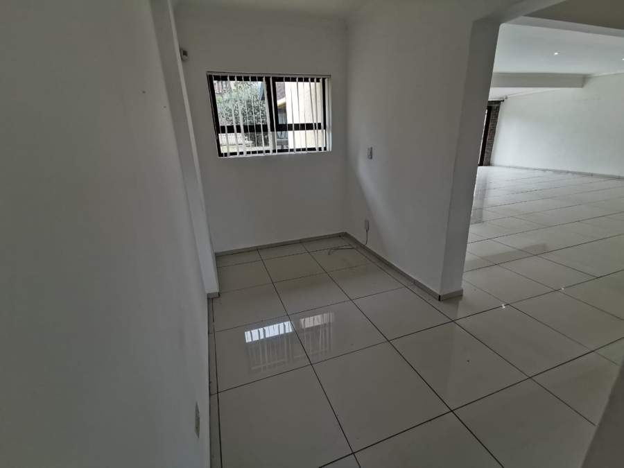 To Let 4 Bedroom Property for Rent in Florida Glen Gauteng