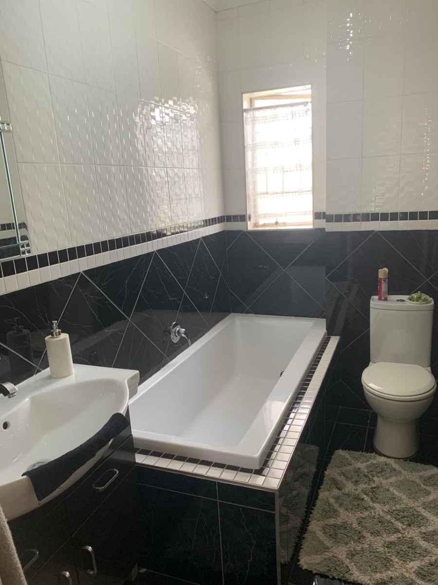 3 Bedroom Property for Sale in Aston Manor Gauteng