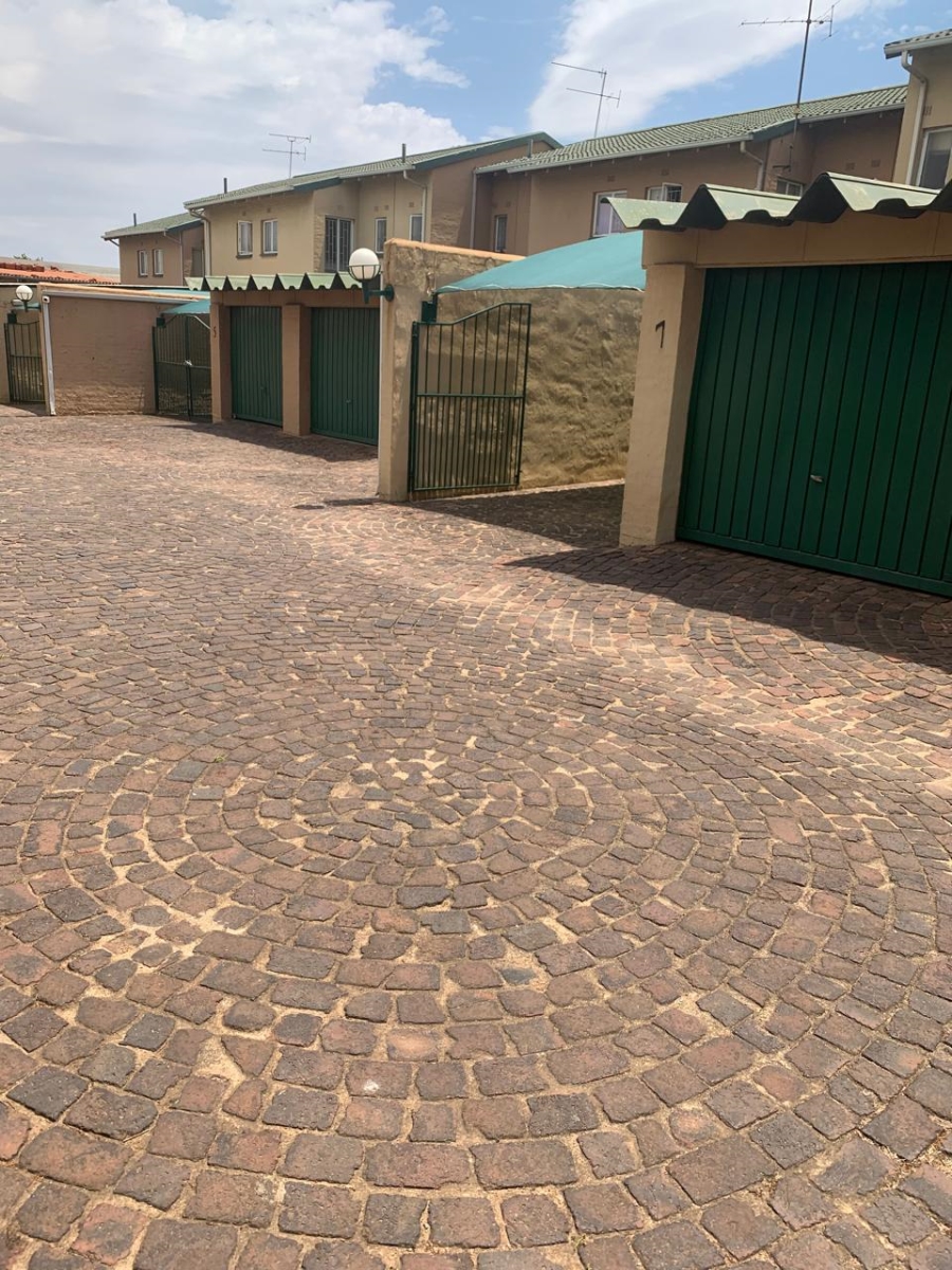 3 Bedroom Property for Sale in Aston Manor Gauteng