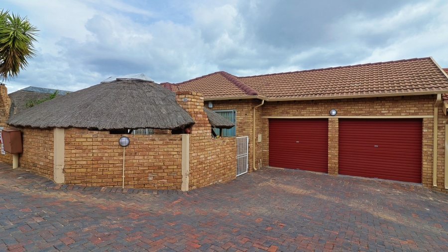 2 Bedroom Property for Sale in Wilgeheuwel Gauteng