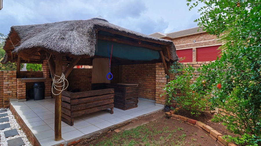 2 Bedroom Property for Sale in Wilgeheuwel Gauteng