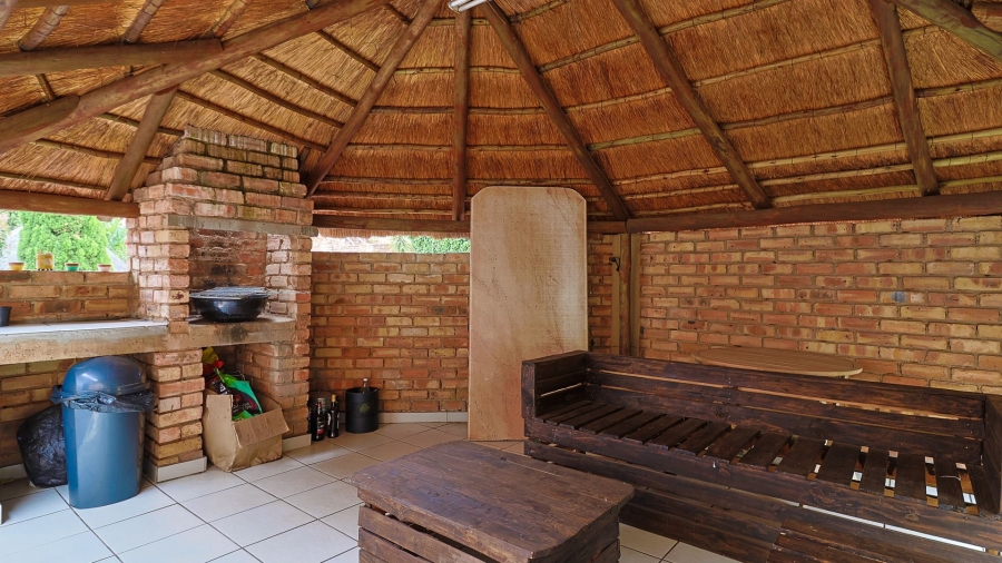 2 Bedroom Property for Sale in Wilgeheuwel Gauteng