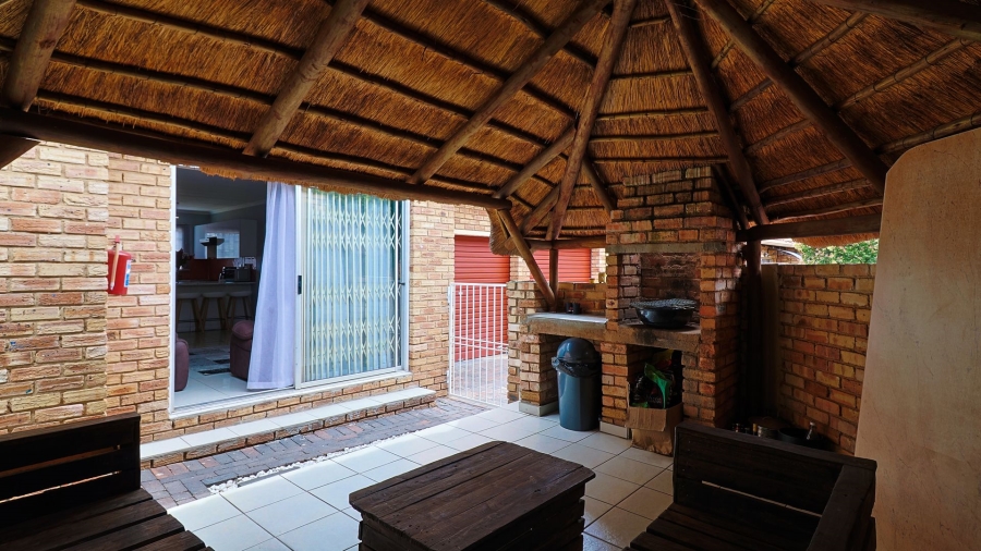 2 Bedroom Property for Sale in Wilgeheuwel Gauteng