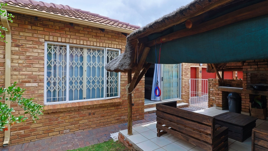 2 Bedroom Property for Sale in Wilgeheuwel Gauteng