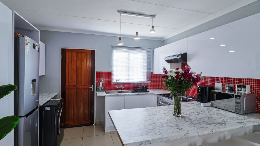 2 Bedroom Property for Sale in Wilgeheuwel Gauteng