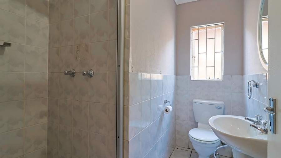 2 Bedroom Property for Sale in Wilgeheuwel Gauteng