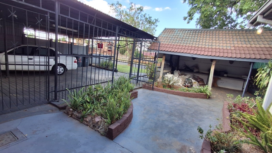 5 Bedroom Property for Sale in West Park Gauteng