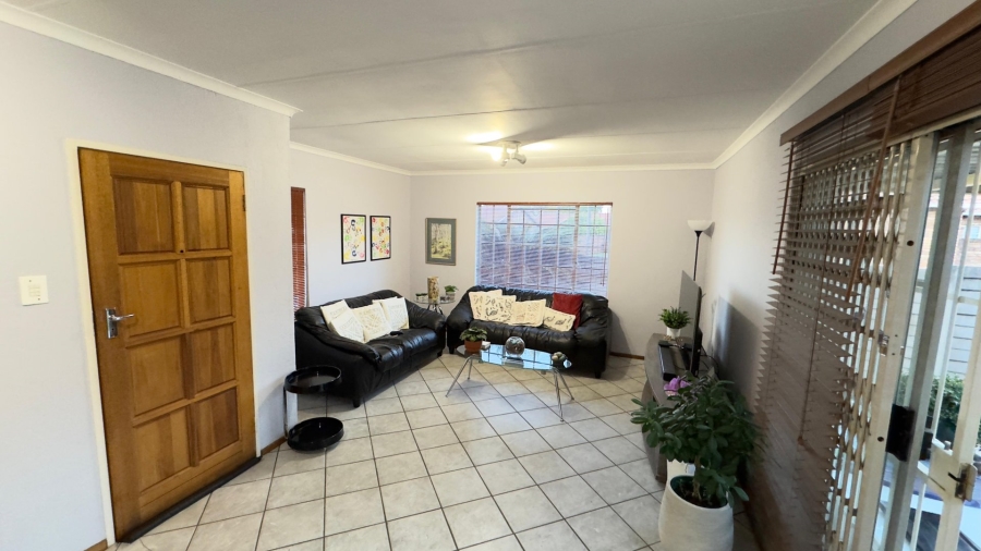 3 Bedroom Property for Sale in Eldoraigne Gauteng