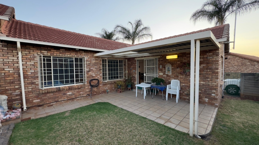 3 Bedroom Property for Sale in Eldoraigne Gauteng