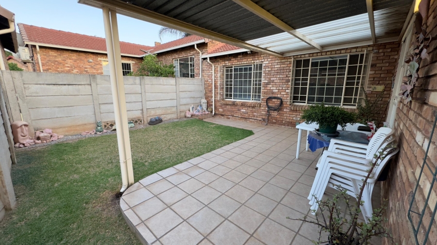 3 Bedroom Property for Sale in Eldoraigne Gauteng