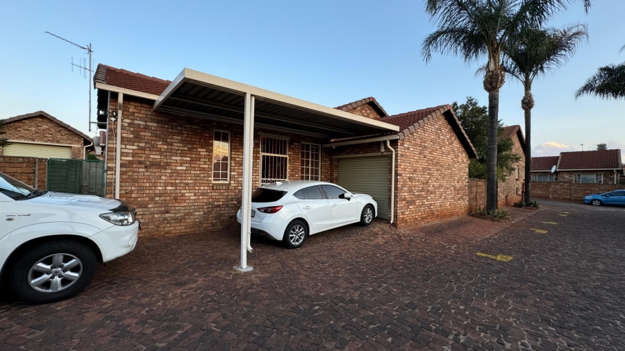 3 Bedroom Property for Sale in Eldoraigne Gauteng