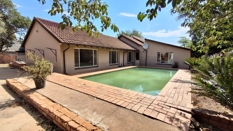 4 Bedroom Property for Sale in The Reeds Gauteng