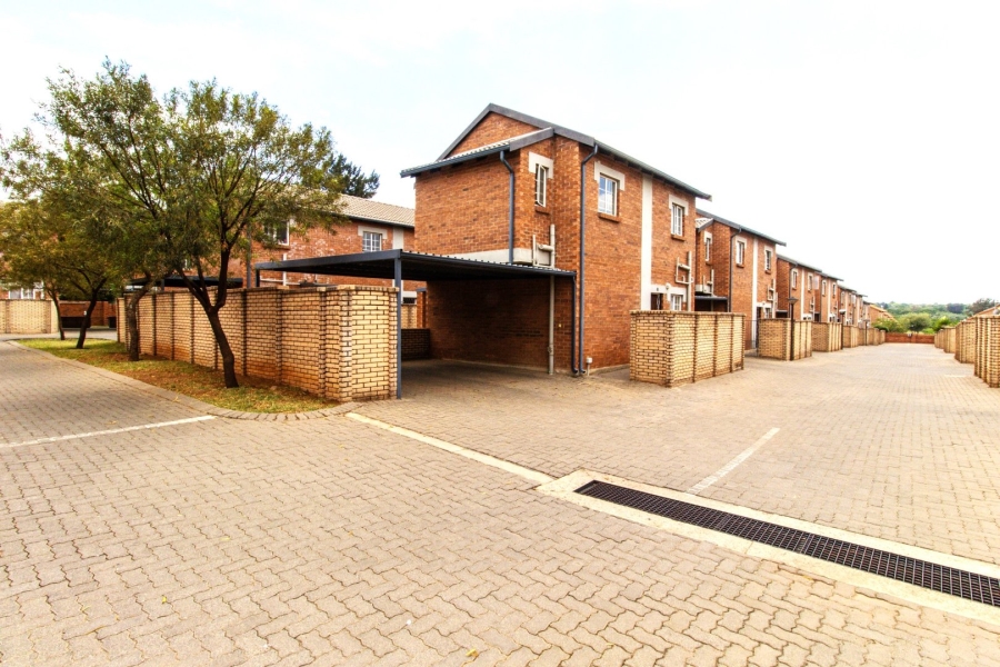 2 Bedroom Property for Sale in Raslouw Gauteng