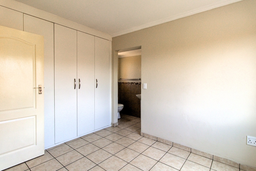 2 Bedroom Property for Sale in Raslouw Gauteng