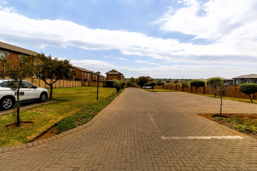 2 Bedroom Property for Sale in Raslouw Gauteng