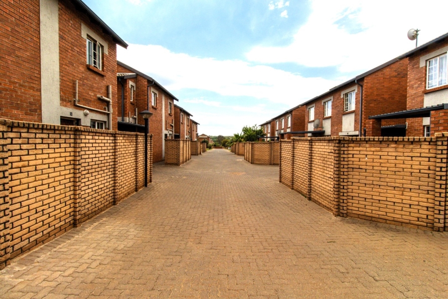 2 Bedroom Property for Sale in Raslouw Gauteng