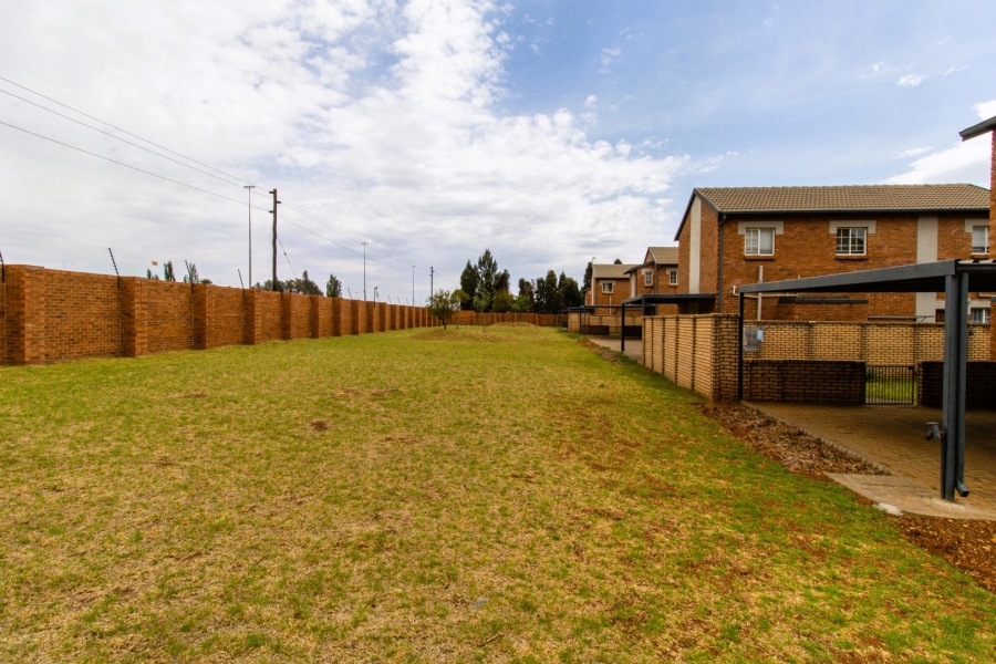 2 Bedroom Property for Sale in Raslouw Gauteng