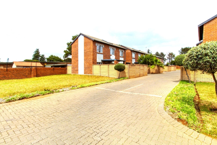 3 Bedroom Property for Sale in Raslouw Gauteng