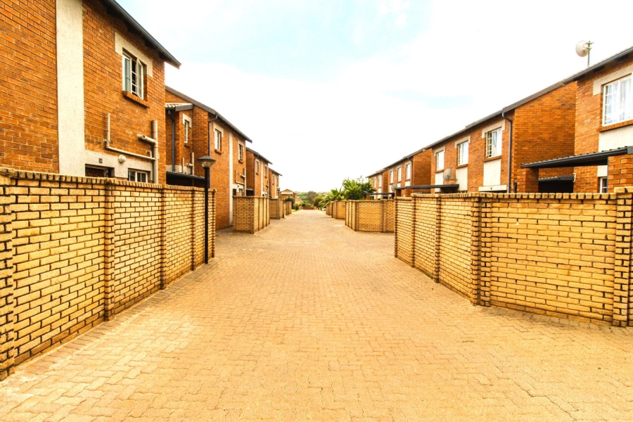 3 Bedroom Property for Sale in Raslouw Gauteng