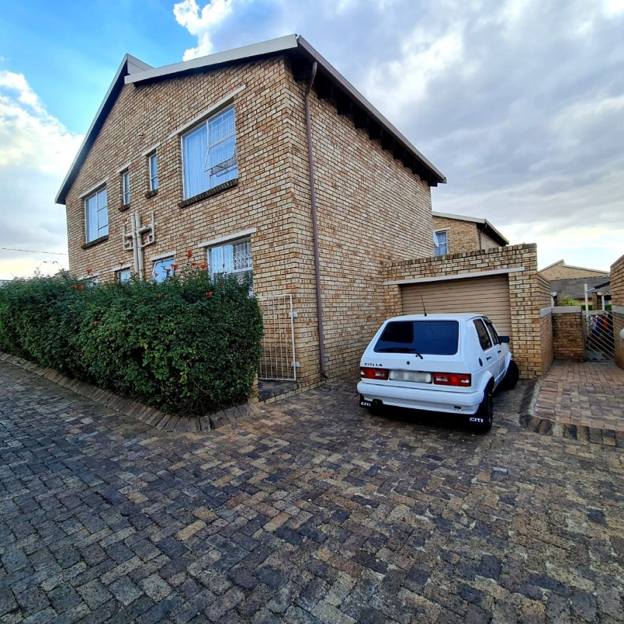 2 Bedroom Property for Sale in Wilgeheuwel Gauteng