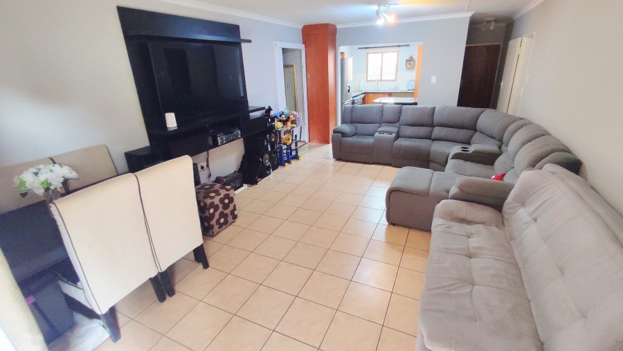 2 Bedroom Property for Sale in Rooihuiskraal North Gauteng