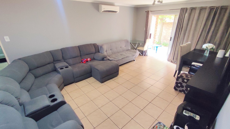 2 Bedroom Property for Sale in Rooihuiskraal North Gauteng