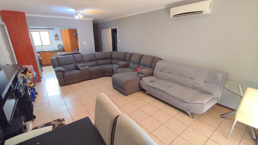 2 Bedroom Property for Sale in Rooihuiskraal North Gauteng