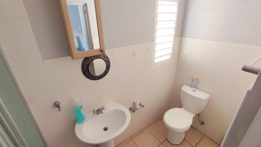 2 Bedroom Property for Sale in Rooihuiskraal North Gauteng