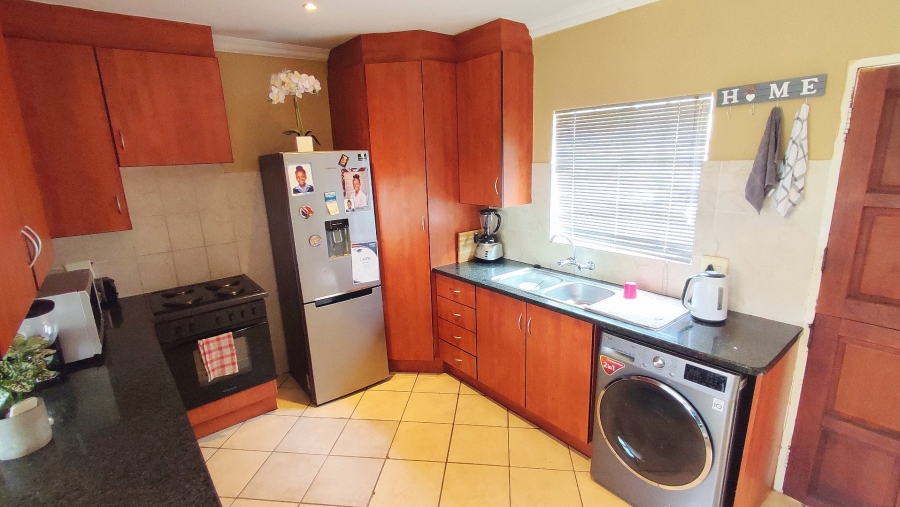 2 Bedroom Property for Sale in Annlin Gauteng