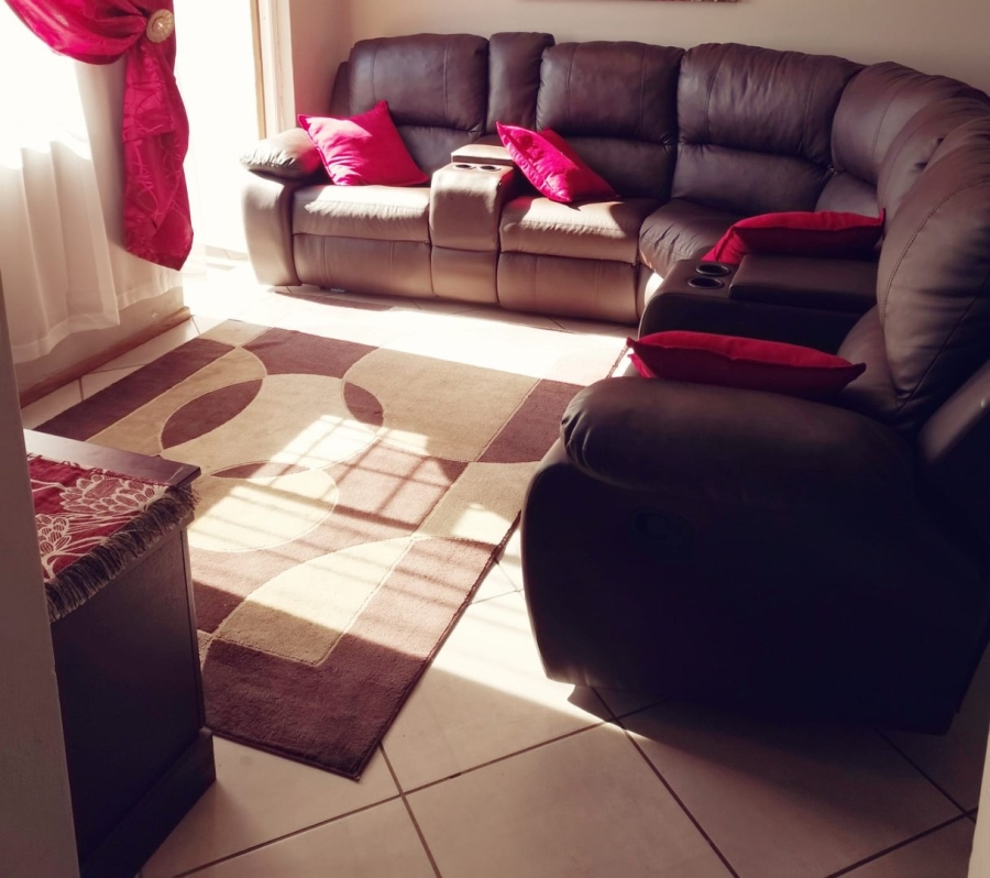 2 Bedroom Property for Sale in Albertsdal Gauteng