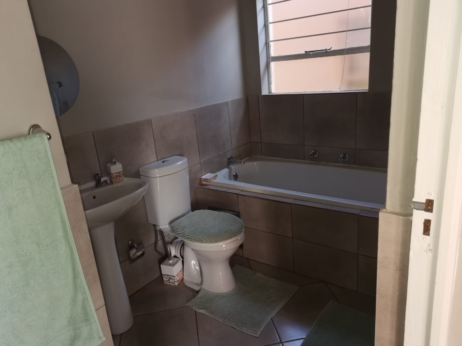 2 Bedroom Property for Sale in Albertsdal Gauteng