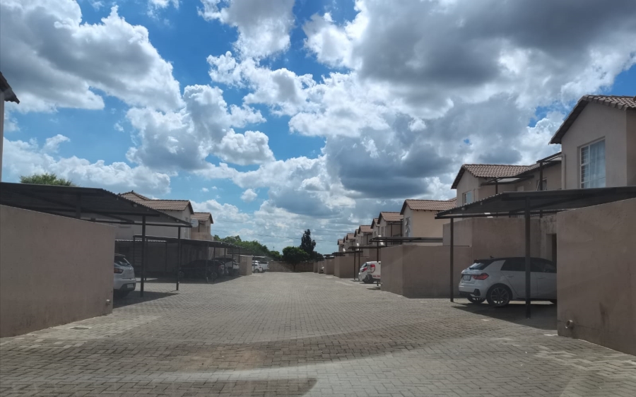 2 Bedroom Property for Sale in Albertsdal Gauteng