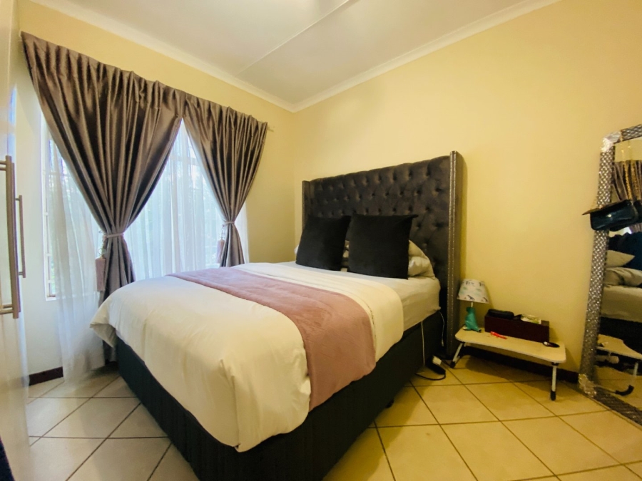 2 Bedroom Property for Sale in Monavoni Gauteng