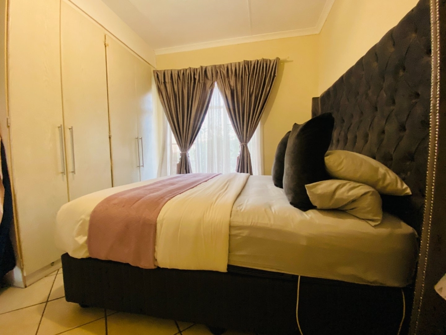 2 Bedroom Property for Sale in Monavoni Gauteng