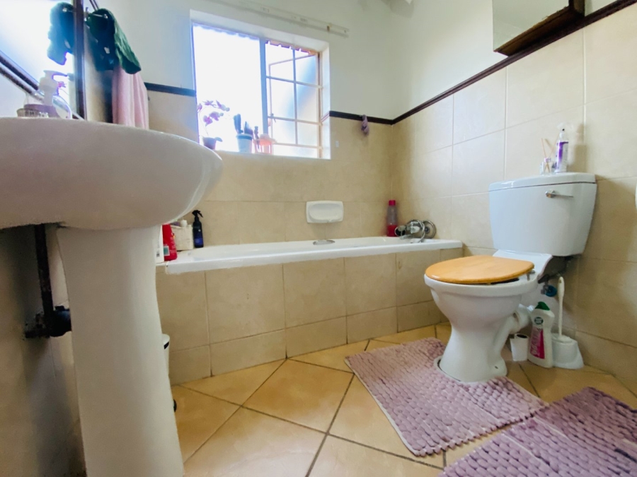 2 Bedroom Property for Sale in Monavoni Gauteng