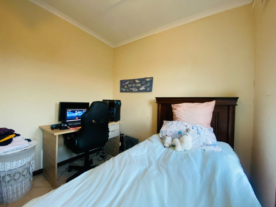 2 Bedroom Property for Sale in Monavoni Gauteng