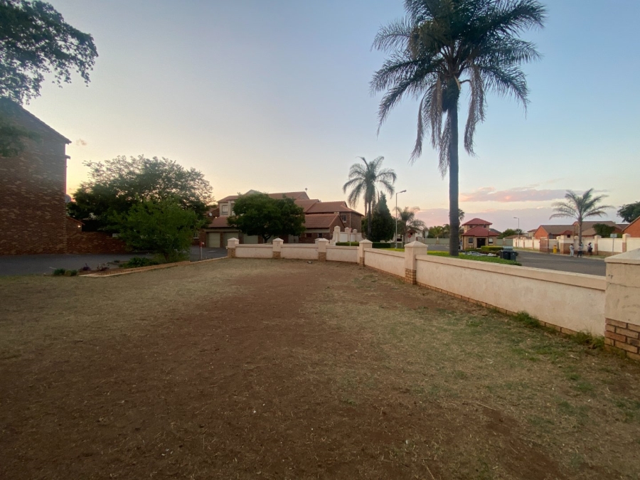 2 Bedroom Property for Sale in Monavoni Gauteng