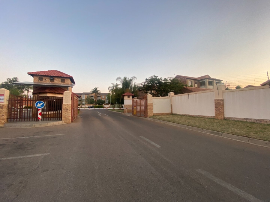 2 Bedroom Property for Sale in Monavoni Gauteng